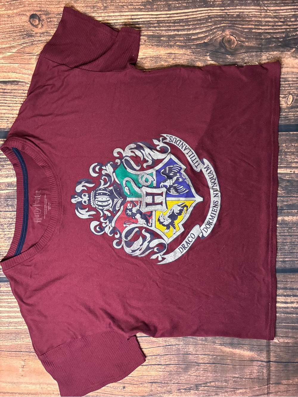 Harris potter ' Burgundy Hogwarts Crest Tee size XL